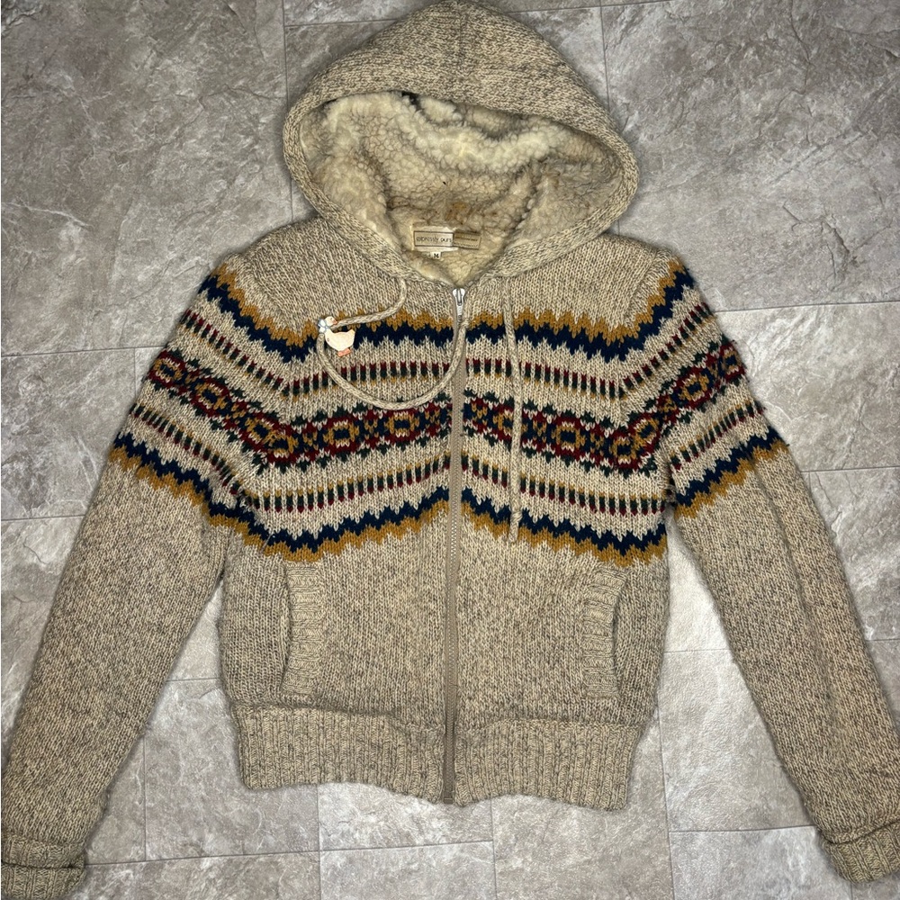 Cozy Beige Hooded Sweatshirt with Patterned Design
